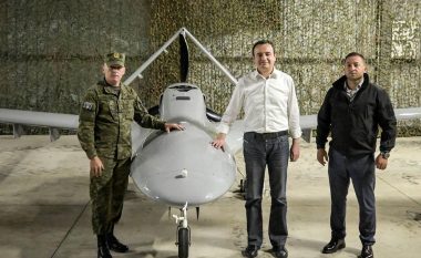Kryeministri Kurti prezanton dronët Bayraktar të blerë nga Turqia