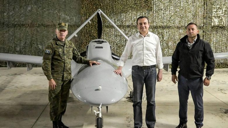 Kryeministri Kurti prezanton dronët Bayraktar të blerë nga Turqia