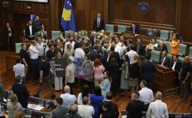 BE e zhgënjyer për skenat e dhunës në Kuvendin e Kosovës