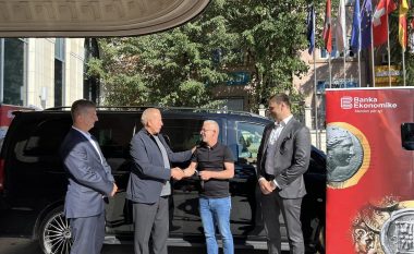Behgjet Pacolli i dhuron veturë luksoze shoqatës bamirëse ‘Jetimat e Ballkanit’