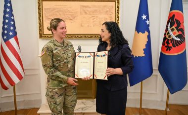 Osmani dekoron ushtarët amerikanë të KFOR-it me Medaljen Presidenciale Ushtarake: Marrëdhëniet me SHBA-të janë ekzistenciale