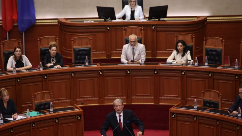 Kuvendi i Shqipërisë i hap rrugën arrestimit të ish-zëvendëskryeministrit Arben Ahmetaj