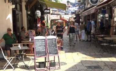 Vera mbush Shkupin me turistë