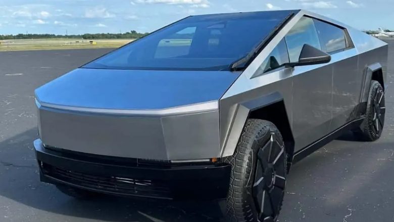 Musk thotë se Cybertruck nuk do të ketë përparësi për përditësimet e sistemit autonom të vozitjes Full-Self Driving