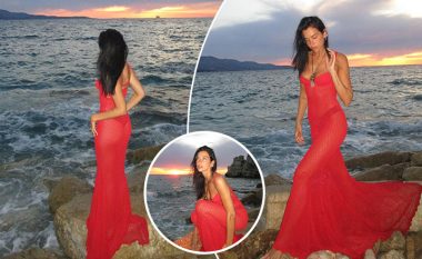 Dua Lipa duket tërheqëse, ndërsa pozon me fustan të kuq në perëndimin e diellit në Shqipëri