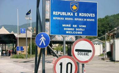 Vazhdojnë kolonat e gjata te Dheu i Bardhë, mbi një orë pritje për të hyrë në Kosovë