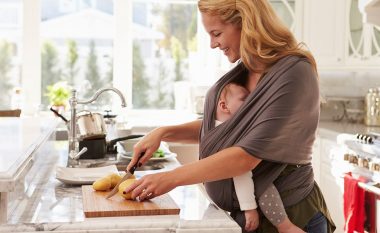 A mund të hajë një nënë gjidhënëse ushqim që shkakton fryrje?