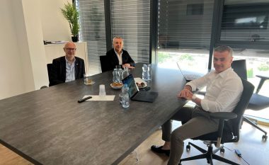 Vizita e ambasadorit të Gjermanisë, Jorn Rohde dhe Francës, Oliver Guerot në zyrat Axians në Gjakovë – një dritare në botën e punës sonë dhe projekteve të ardhshme