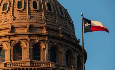 Organizata “First Amandment” sfidon kufizimin e TikTok në universitetet e Teksasit