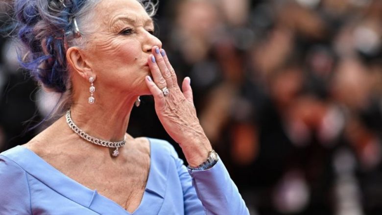 Ushtrime 12-minutëshe që i bën aktorja Helen Mirren në moshën 77-vjeçare për dukjen e saj vitale