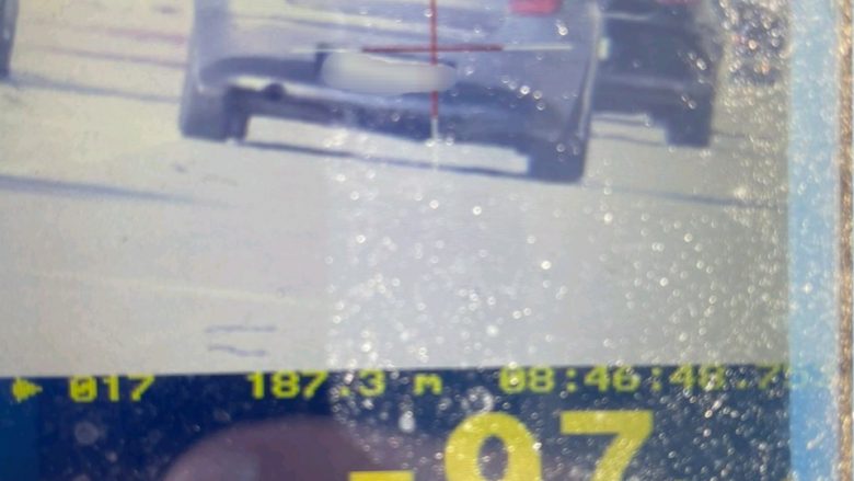 Tejkaluan dyfishë shpejtësinë e lejuar, gjobë ndaj dy shoferëve në Ferizaj