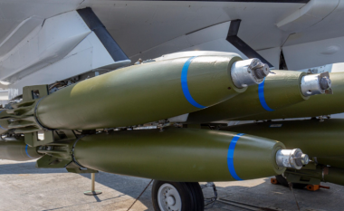 SHBA-ja konfirmon dërgimin e municioneve thërrmuese në Ukrainë