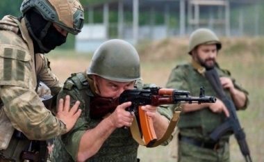 Forcat bjelloruse po zhvillojnë stërvitje me mercenarët e Wagnerit – në një bazë ushtarake pranë kufirit polak