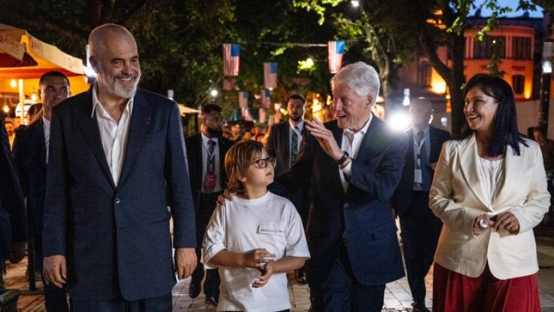 Bill Clinton, pas vizitës në Shqipëri: Faleminderit, s’do ta harroj kurrë!