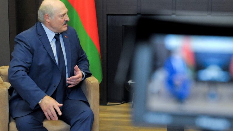 BE ndalon eksportin e pajisjeve luftarake në Bjellorusi