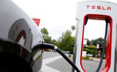 Tesla ka shitur numër rekord të makinave pas uljes së çmimeve, thotë Elon Musk