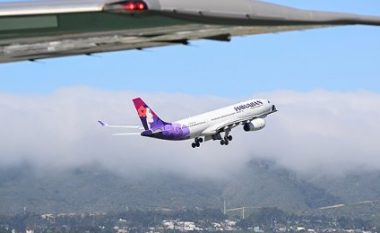Disa pasagjerë të lënduar pasi erërat e forta shkaktuan turbulenca në aeroplan, në fluturimin nga Hawaii në Australi