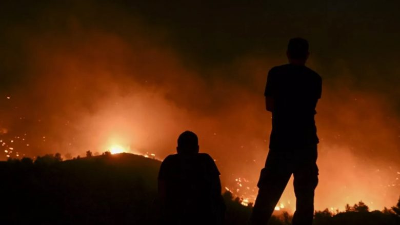 Greqia ‘në luftë’ me zjarret, thotë kryeministri Mitsotakis