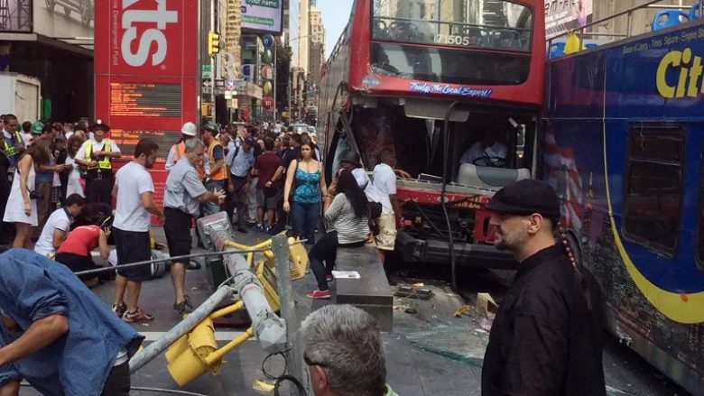 Aksident mes dy autobusëve në New York, të paktën 80 persona të lënduar