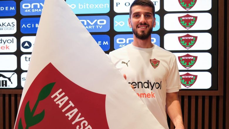 Fjalët e para të Visar Bekajt pas prezantimit te Hatayspor – trajneri tregon se për sa vite e përcolli para se ta ofronte në skuadër