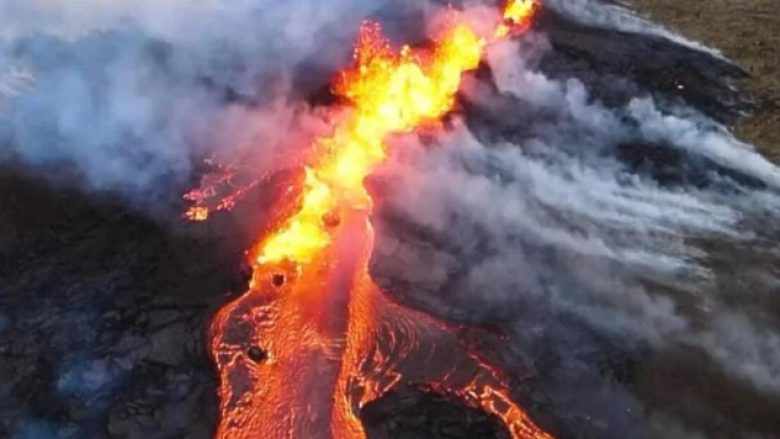 Pamje prej dronit të shpërthimit të vullkanit në Islandë