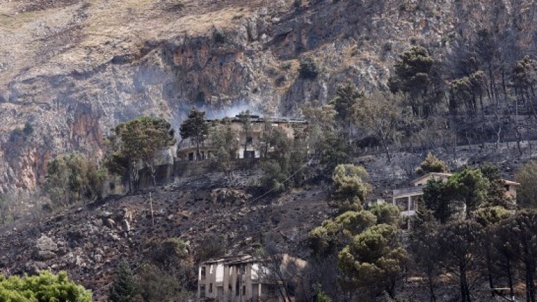 Zjarret dogjën një shtëpi në Sicili, dy të moshuar gjenden të vdekur