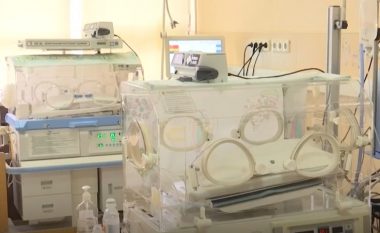 Në Klinikën e Neonatologjisë mungon ilaçi i bebeve – prindërit e blejnë atë deri në 700 euro