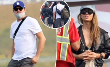 Leonardo DiCaprio fotografohet duke zbritur në aeroport përkrah një gruaje misterioze