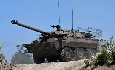“Ngecin në baltë”: Komandanti ukrainas kërkon armët amerikane dhe britanike, thotë se tanket franceze janë të papërshtatshme për kundërofensivë