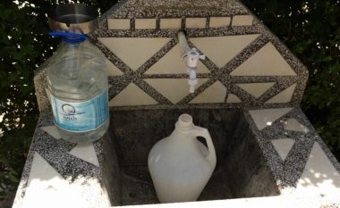 Pjesë të Vizbegut pa ujë për pije, banorët: Paguajmë faturat por ujë nuk kemi