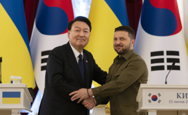 Koreja e Jugut do ta furnizojë Ukrainën me furnizime ushtarake si dhe me 150 milionë dollarë ndihmë humanitare