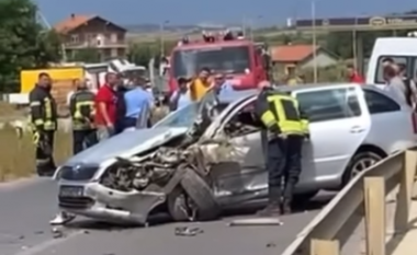 Aksident mes një kamioni dhe një veture në Gjakovë, vdes një person