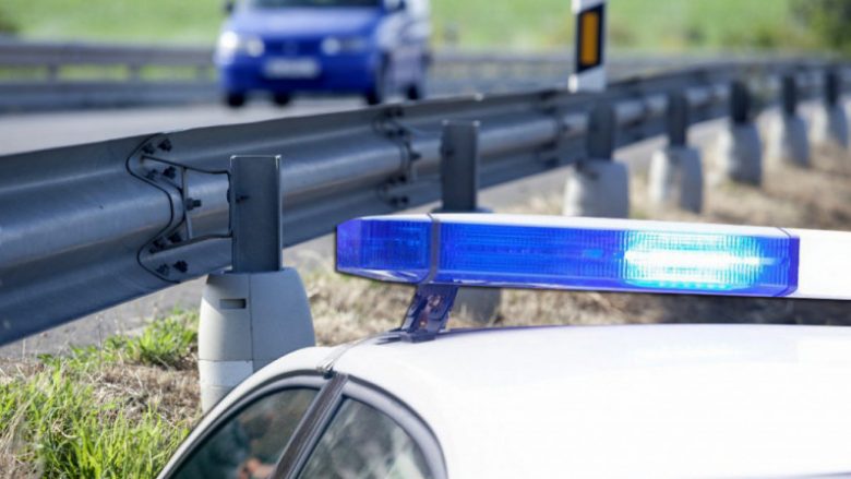 Policia konfiskon katër vetura me targa të huaja në Tetovë, shkaktuan zhurmë të lartë