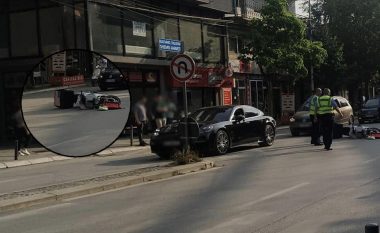 Mitrovicë, vetura dhe motoçikleta përfshihen në një aksident – lëndohet një person