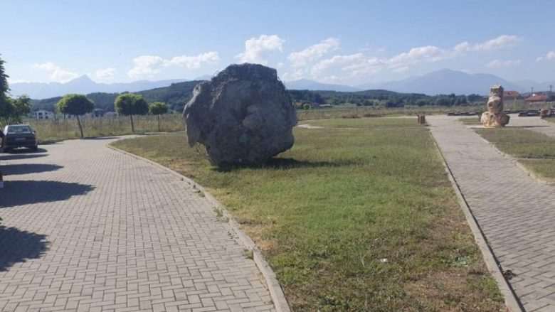 Heqja e gurit të Nënës Pashke, Policia e njofton Agjencinë për Menaxhimin e Monumenteve Memoriale