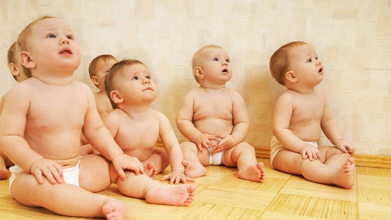 Zhvillimi i të pamurit te të porsalindurit: Si mund të shohë bebja qartë dhe kthjelltë?