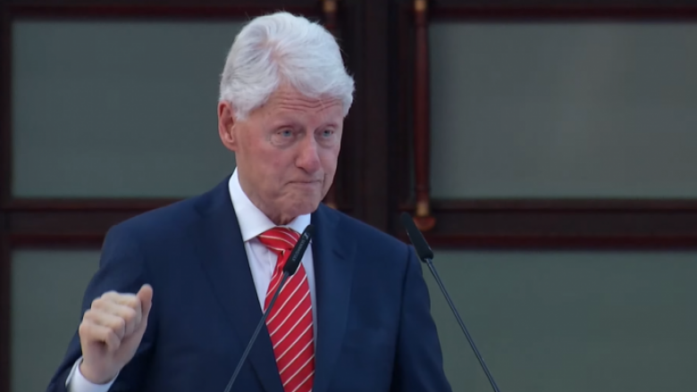Deklarata e ish-presidentit Clinton që i “kushtoi” Kosovës, shkak gabimi në përkthim