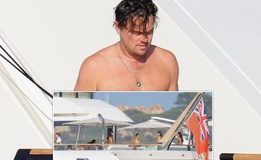 Nga pushimet në Saint-Tropez, Leonardo DiCaprio shihet sërish i rrethuar nga disa femra në jahtin e tij luksoz