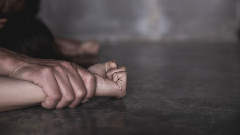 Kaçanik, një femër dyshohet se u dhunua për katër muaj rresht – arrestohet i dyshuari