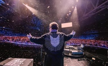 Elton John mbylli turneun lamtumirës me një koncert në Suedi