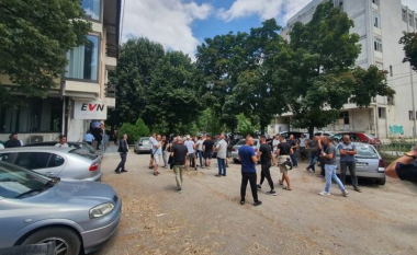 Banorët e Orizares protestojnë para EVN-së në Kumanovë