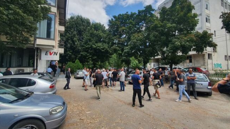 Banorët e Orizares protestojnë para EVN-së në Kumanovë