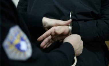 Gjuan me armë në drejtim të një veture në Pejë, arrestohet i dyshuari për “vrasje në tentativë”