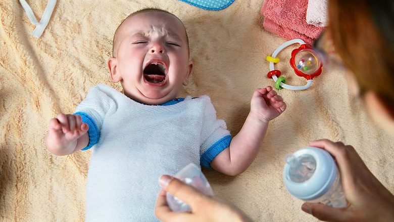 Pse foshnja qan pa pushim? Nuk janë as ngërçet, as uria. Çfarë nuk duhet tepruar