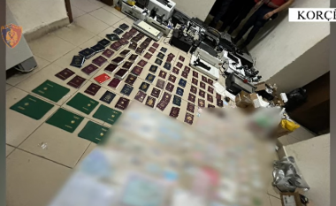 Zbulohet një laborator për falsifikimin e dokumenteve në Korçë, arrestohen tre persona