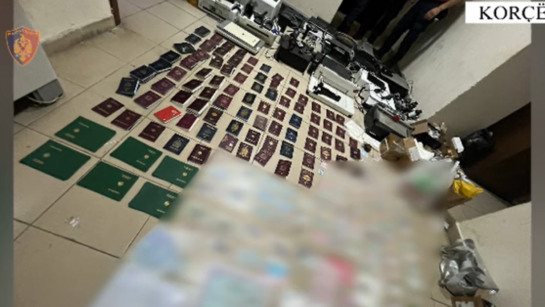 Zbulohet një laborator për falsifikimin e dokumenteve në Korçë, arrestohen tre persona