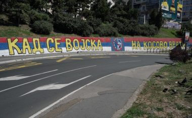 Beogradi mbushet me grafite kërcënuese, që thërrasin ushtrinë serbe të shkojë në Kosovë