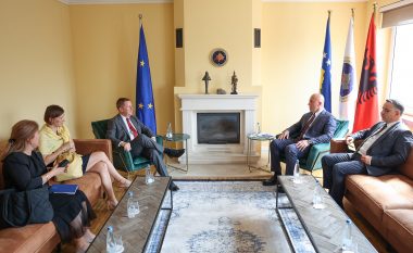 Haradinaj takon ambasadorin e BE-së: Rrugëtimi ynë duhet të kulmojë me anëtarësimin e Kosovës në BE dhe NATO