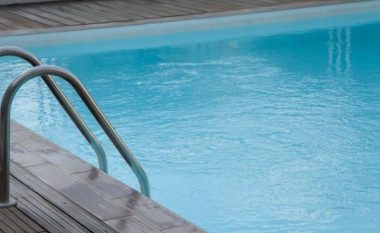 “E neveritshme dhe shumë shqetësuese", KRU Prishtina: Një pishinë publike në Graçanicë mbushet me ujë të pijshëm
