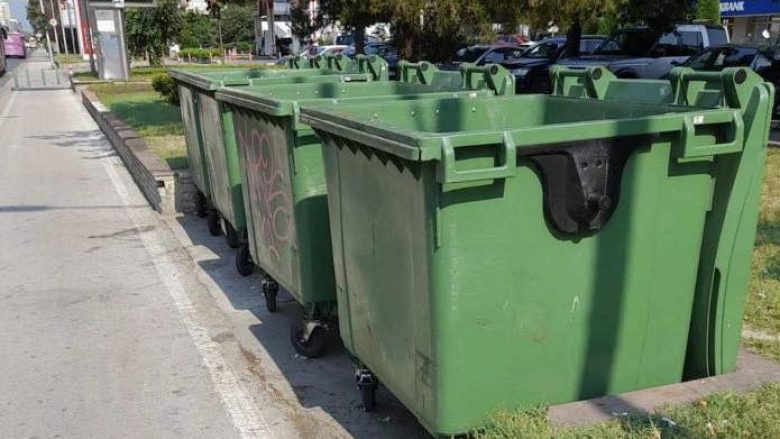 Të punësuarit në “Higjienën komunale” u kthyen në punë, po pastrohen mbeturinat në Shkup